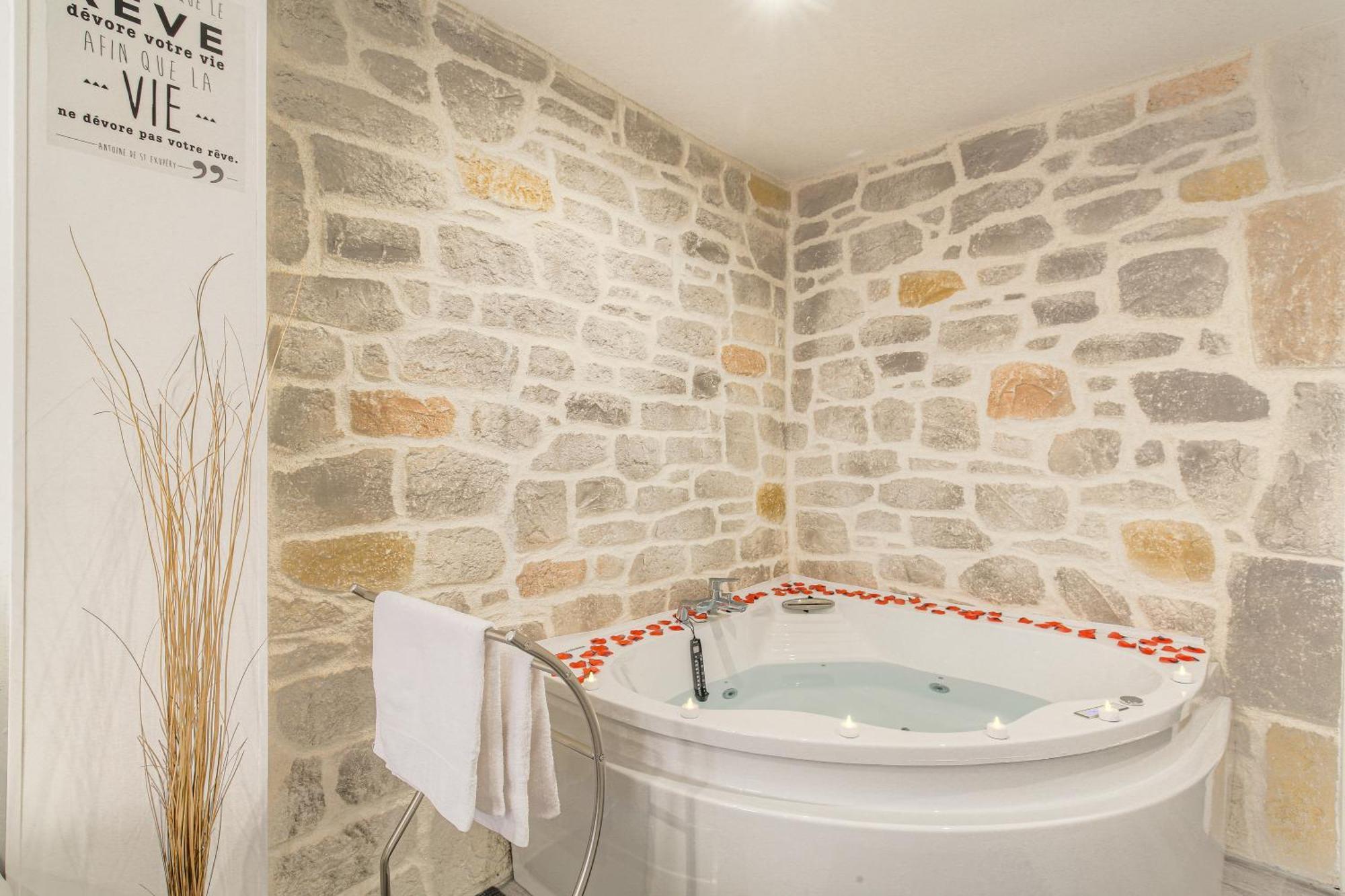 La Suite Neuvilloise Neuville-sur-Saône Zewnętrze zdjęcie